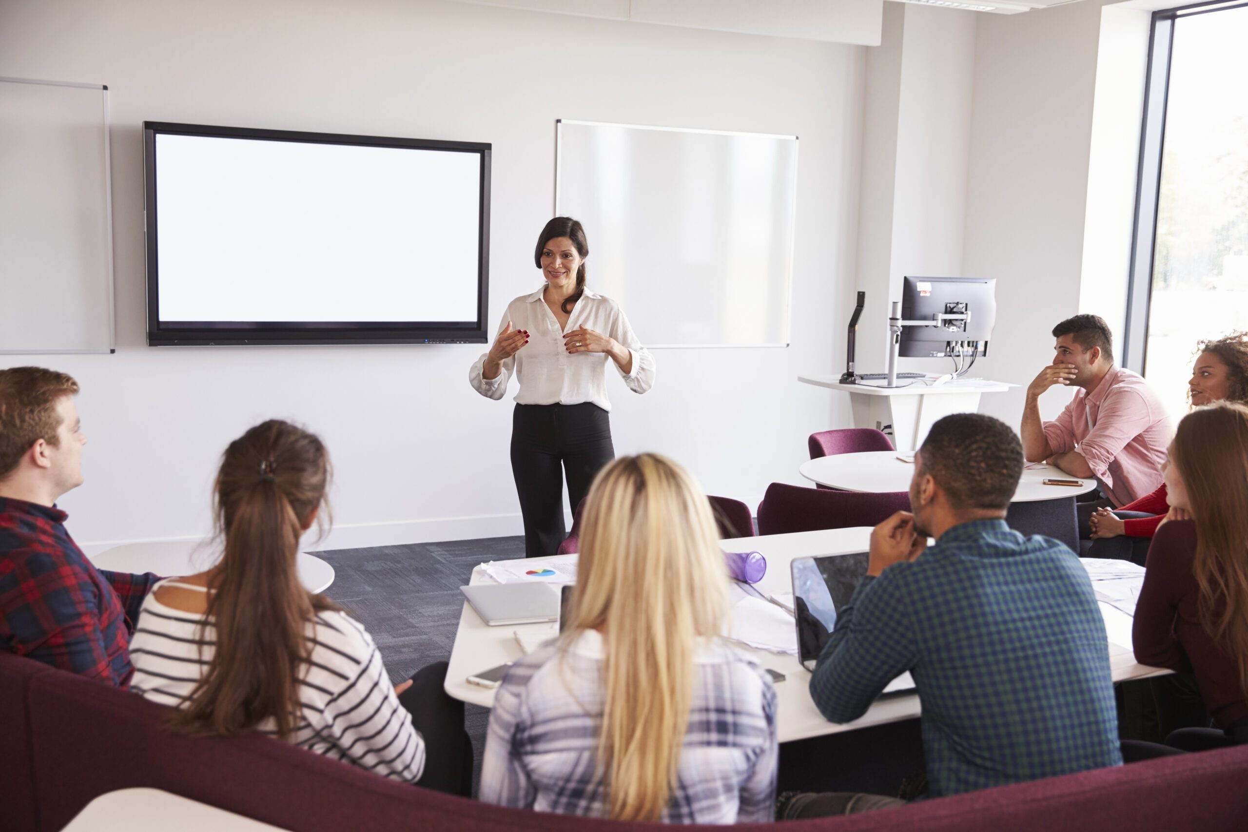 university,students,attending,lecture,on,campus